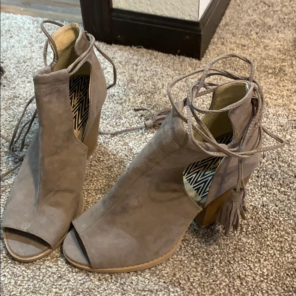Buckle heels
